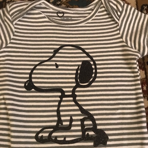Graphic Snoopy Bodysuit - Picture 5 of 6